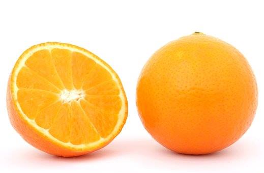 멀쩡히 있던 오렌지를 반으로 자르는 모습은 주식의 액면분할 모습과도 같습니다.